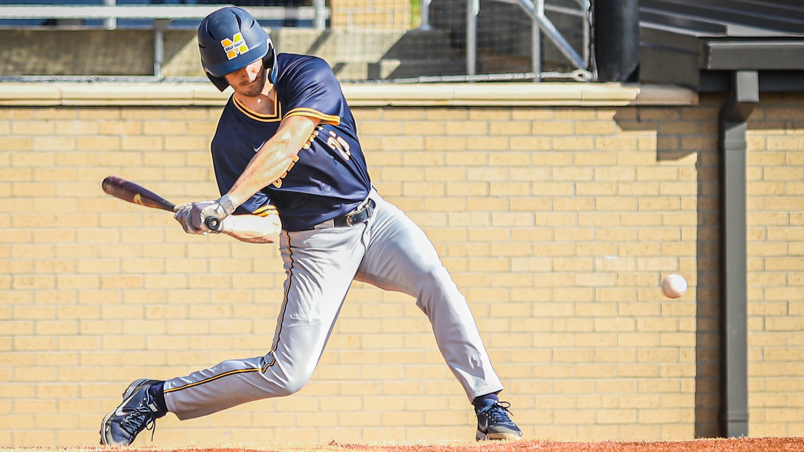 Bulldogs sweep No. 4 NWCC