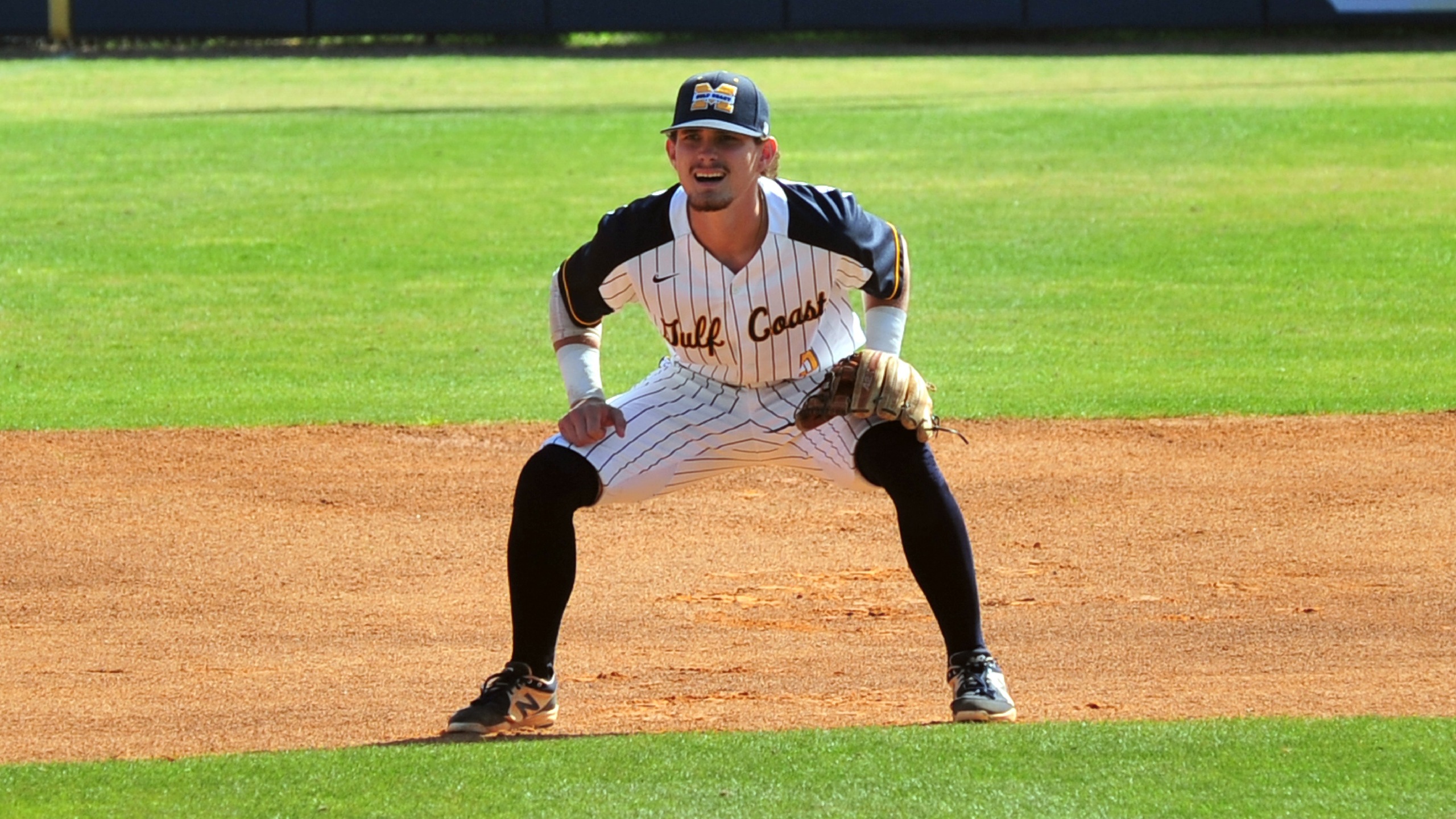 Bulldogs split with No. 11 Lansing