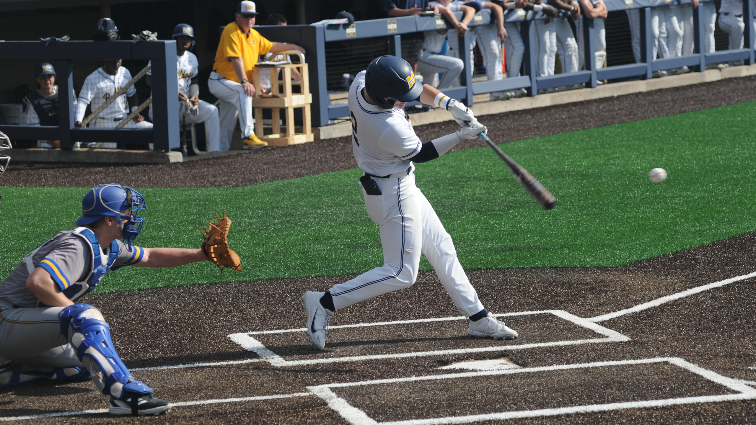 Bulldogs earn split with No. 5 Lansing
