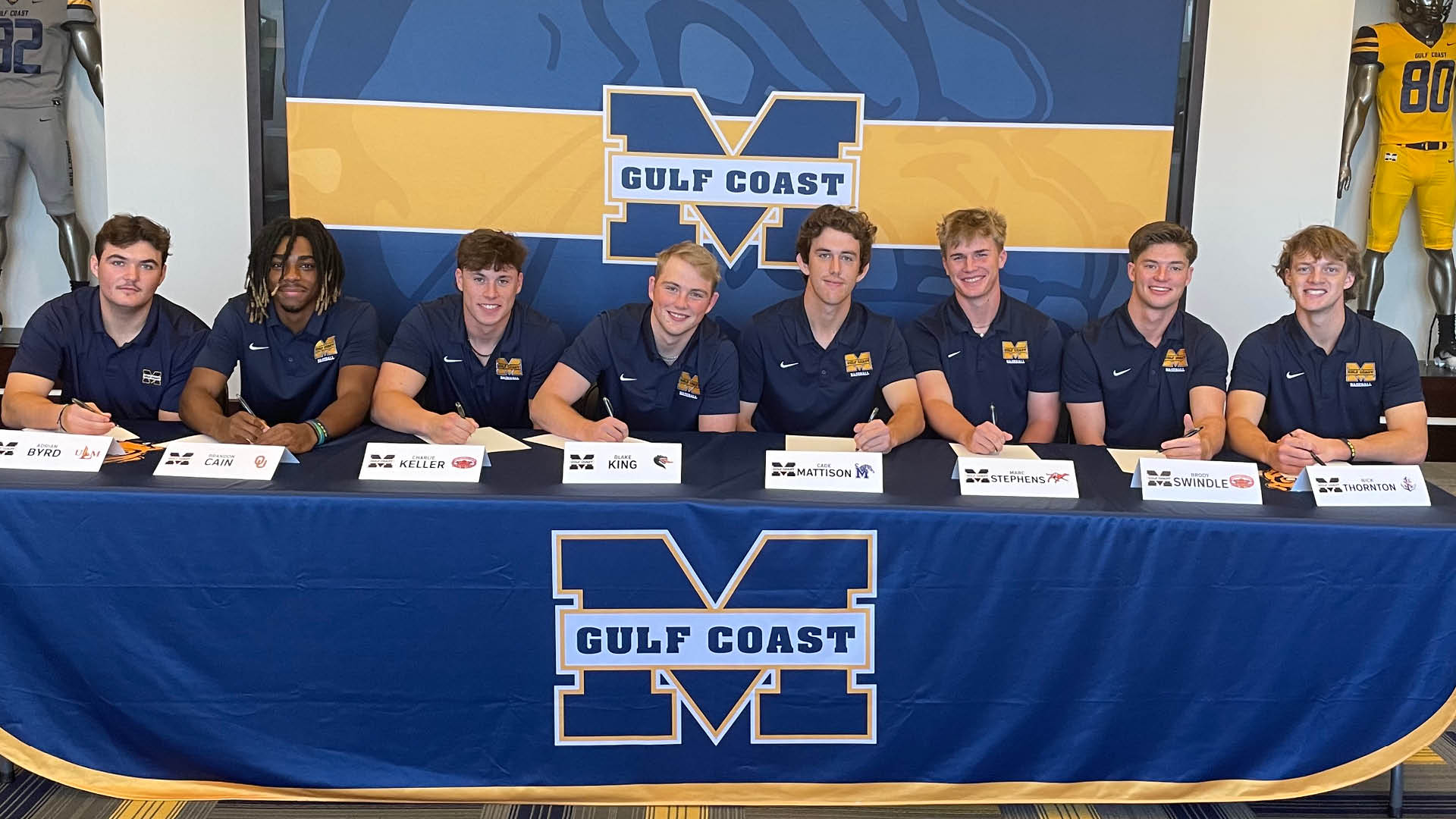 8 Bulldogs sign for Next Level