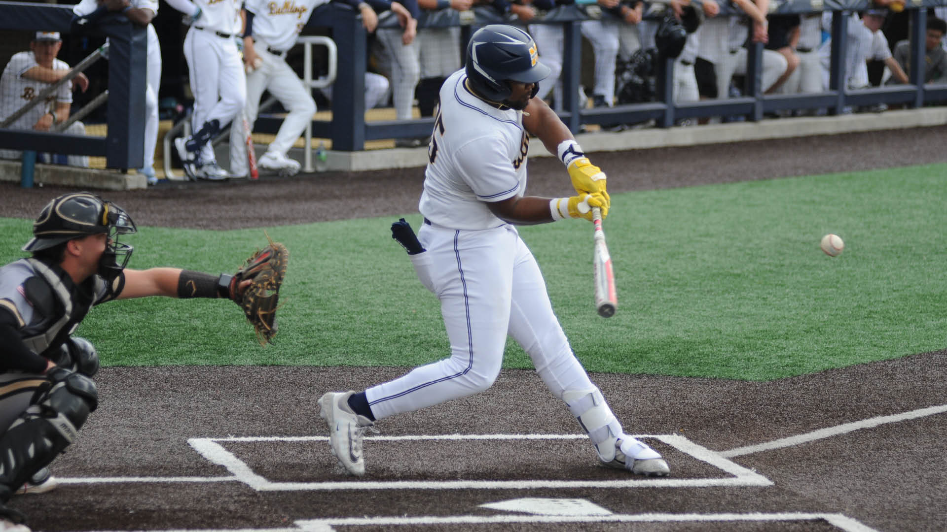 Bulldogs stay unbeaten in MACCC play