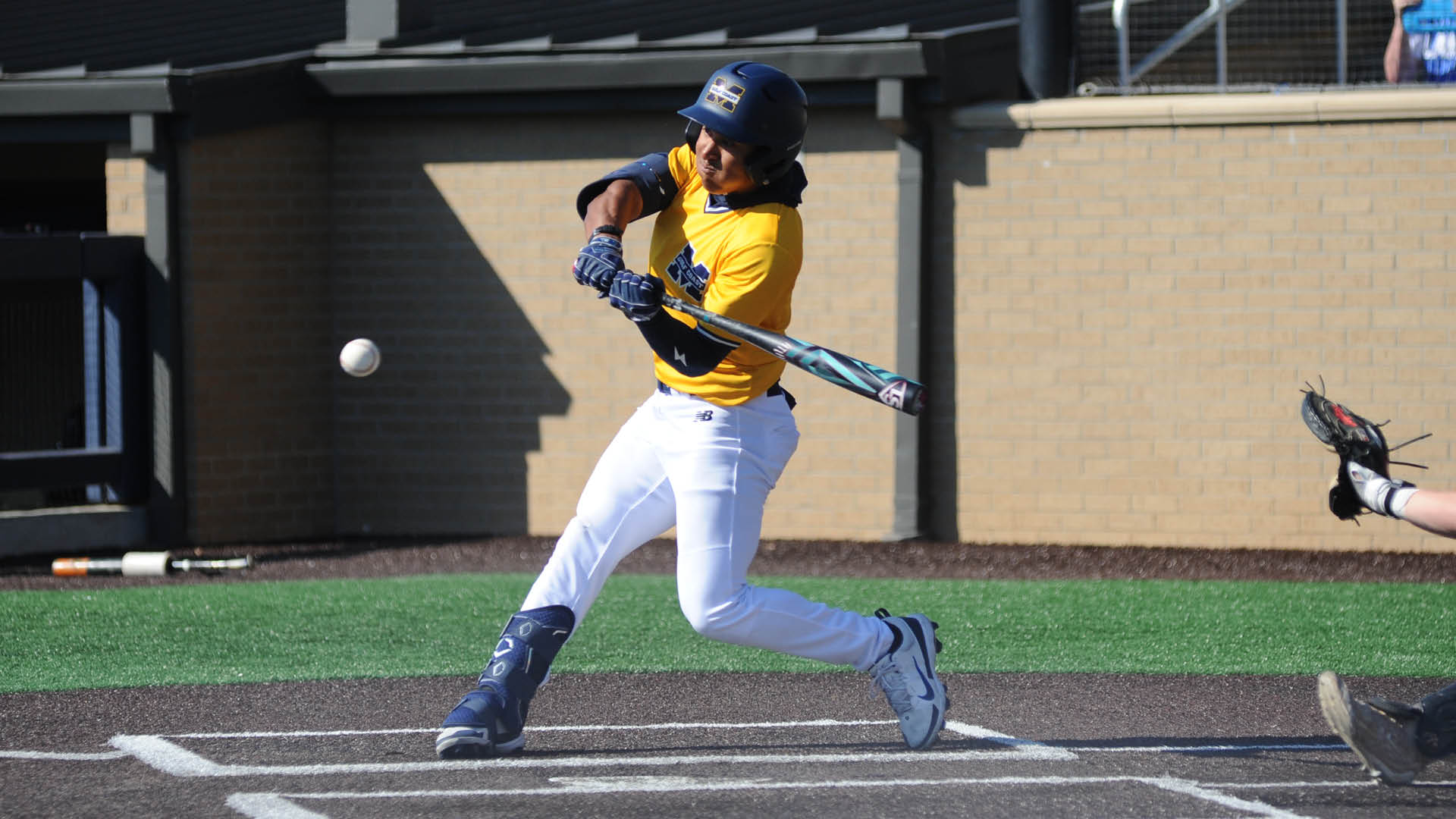 Bulldogs sweep Trojans