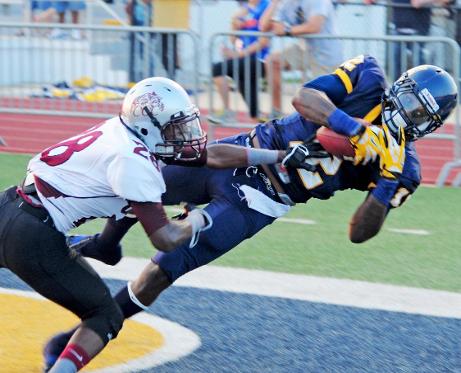 MGCCC'S Dhaquille Williams (#12) hauls in a TD pass vs. Coahoma Aug. 29