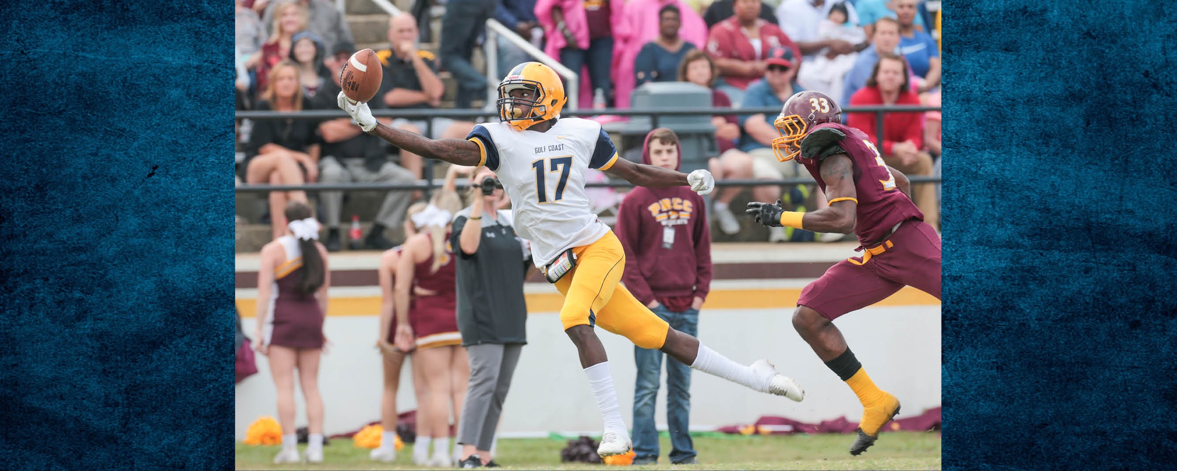 Bulldogs pound Wildcats 30-7