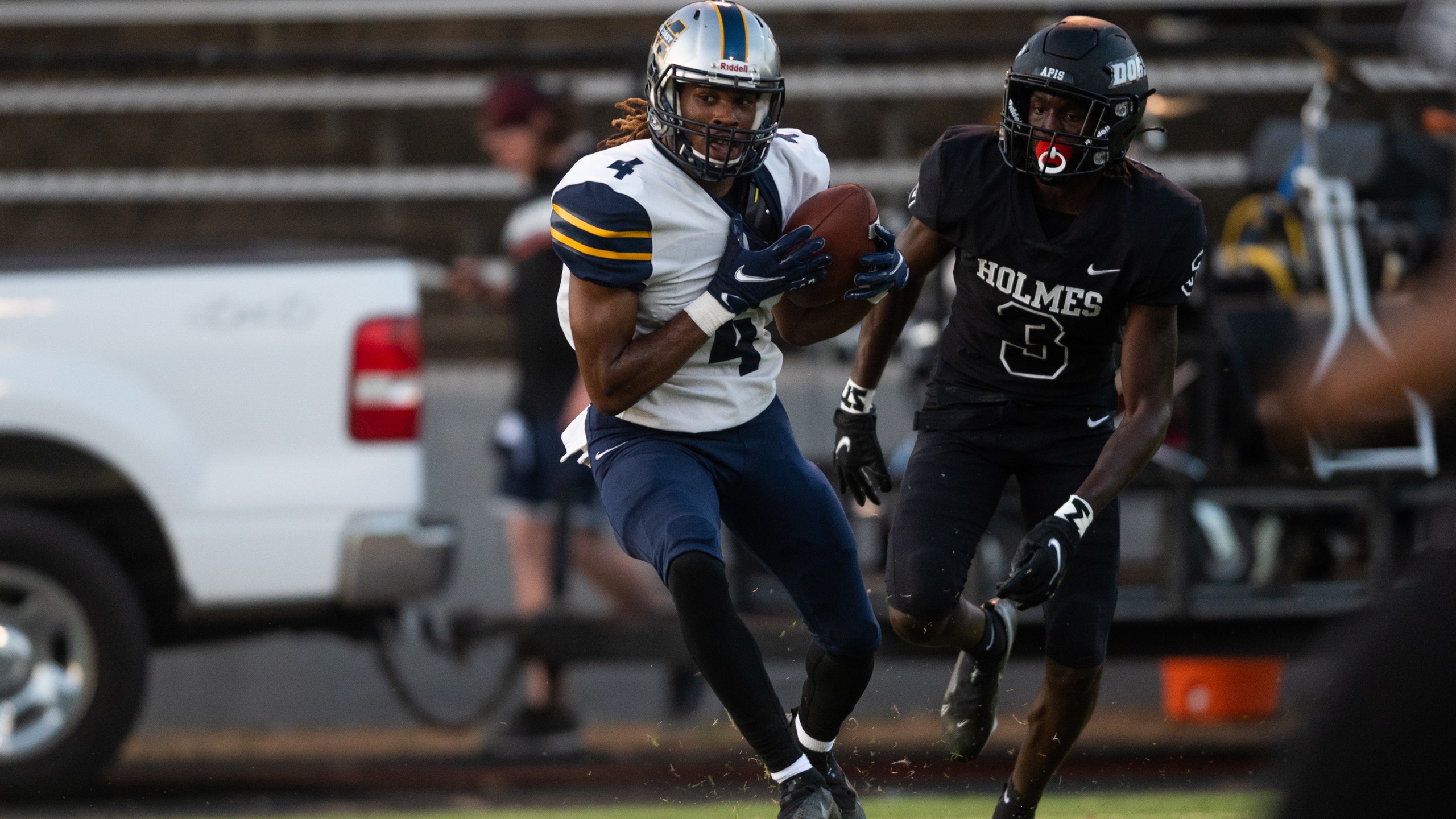 No. 7 Gulf Coast blows out Holmes