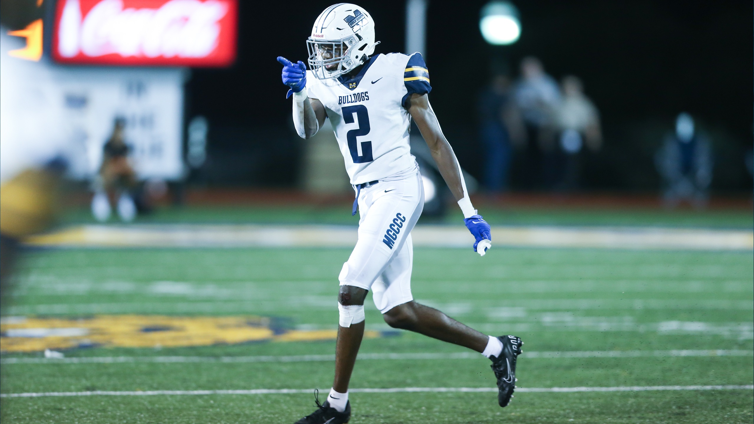 No. 5 Bulldogs pull away from Wildcats