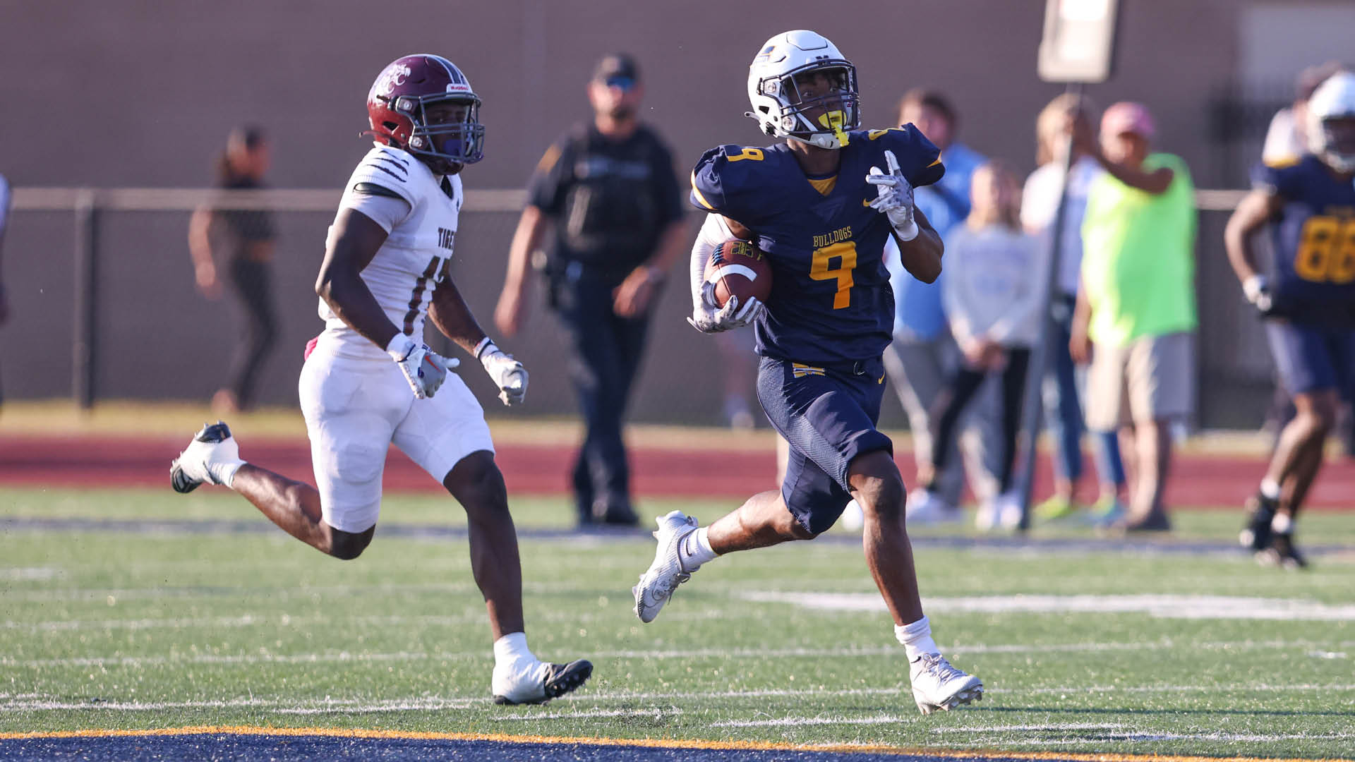 No. 7 Bulldogs roll on Homecoming