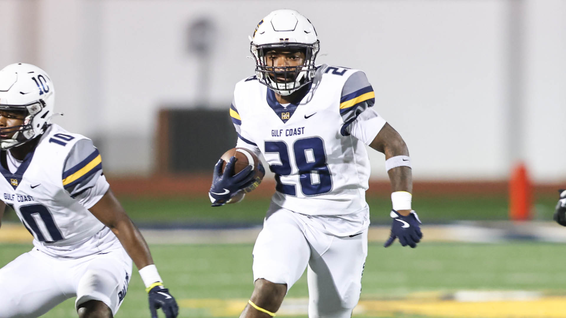 No. 5 Bulldogs show grit in 33-31 MACCC semifinal loss