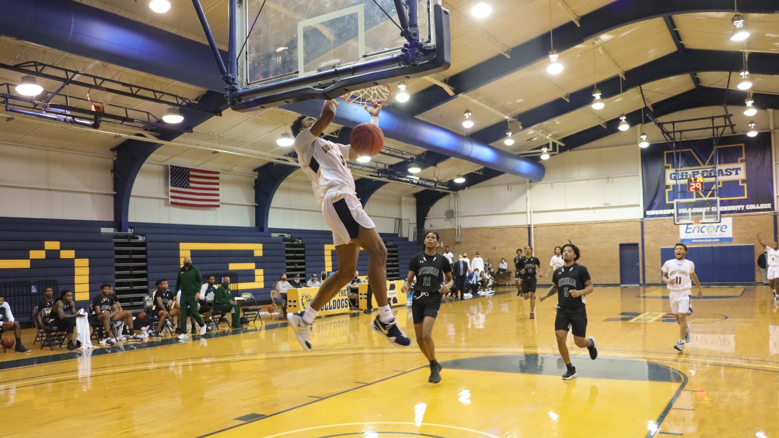 Bulldogs try for another road W