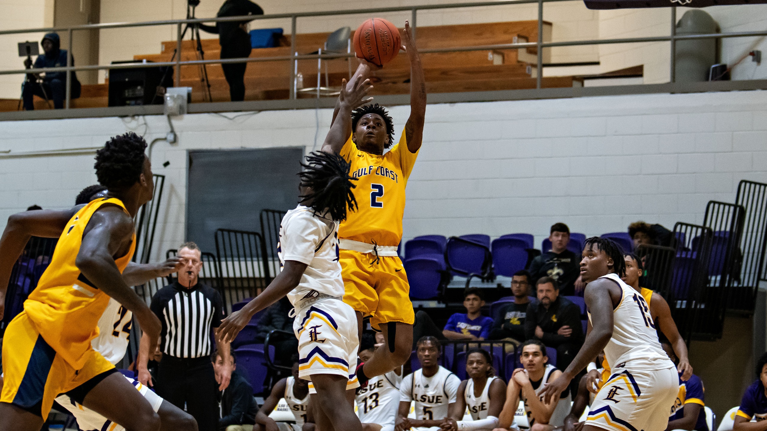 Flanagan&rsquo;s 3 lifts Bulldogs over Wildcats