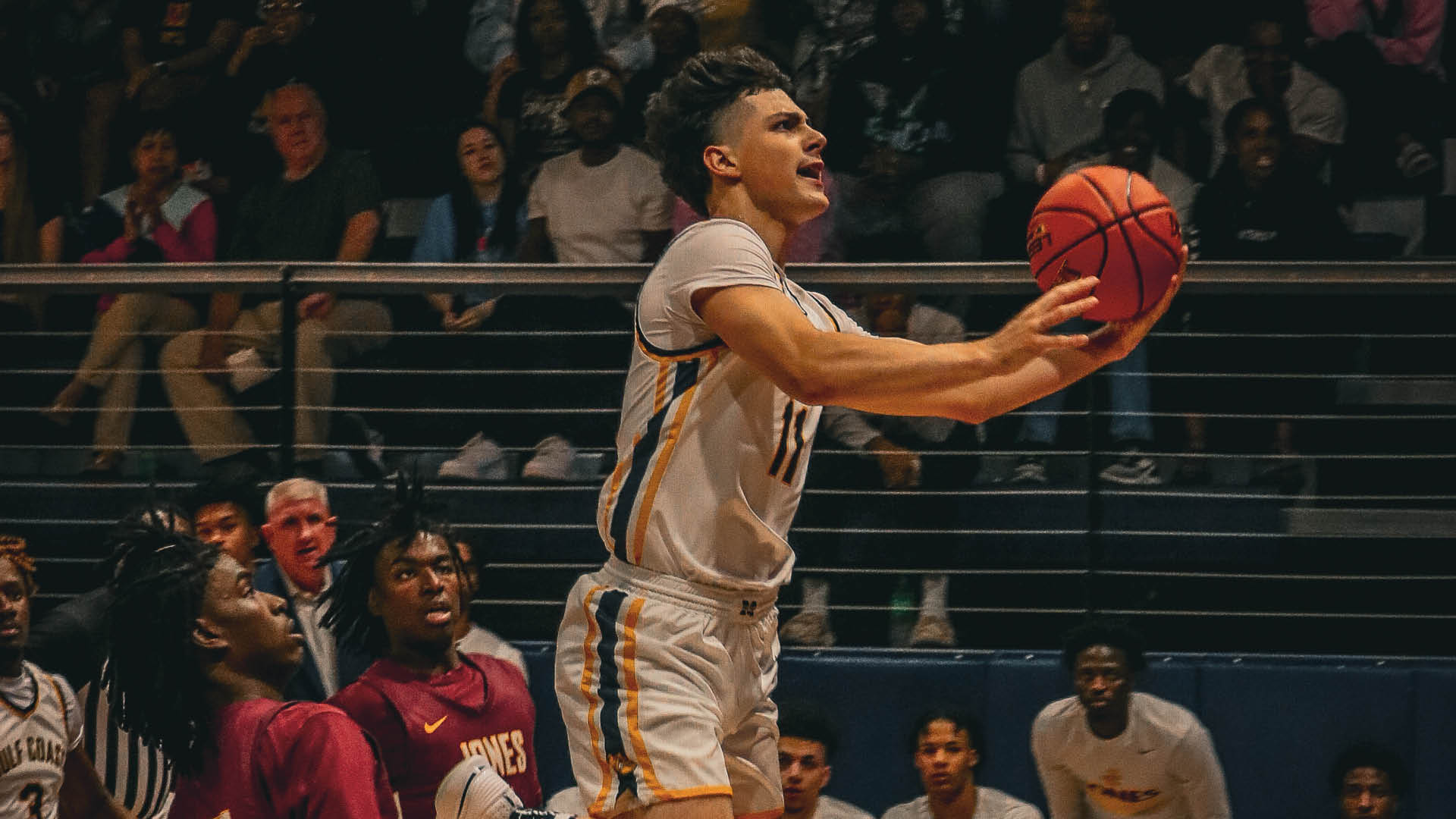 Bulldogs beat Santa Fe by 2