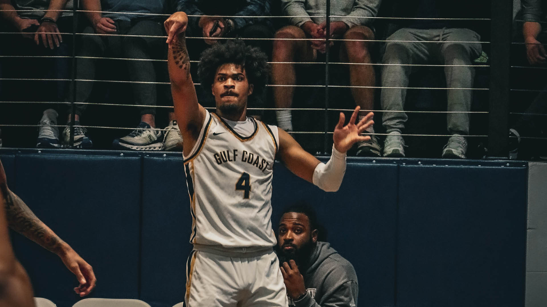 Bulldogs battle Bears in regular-season finale