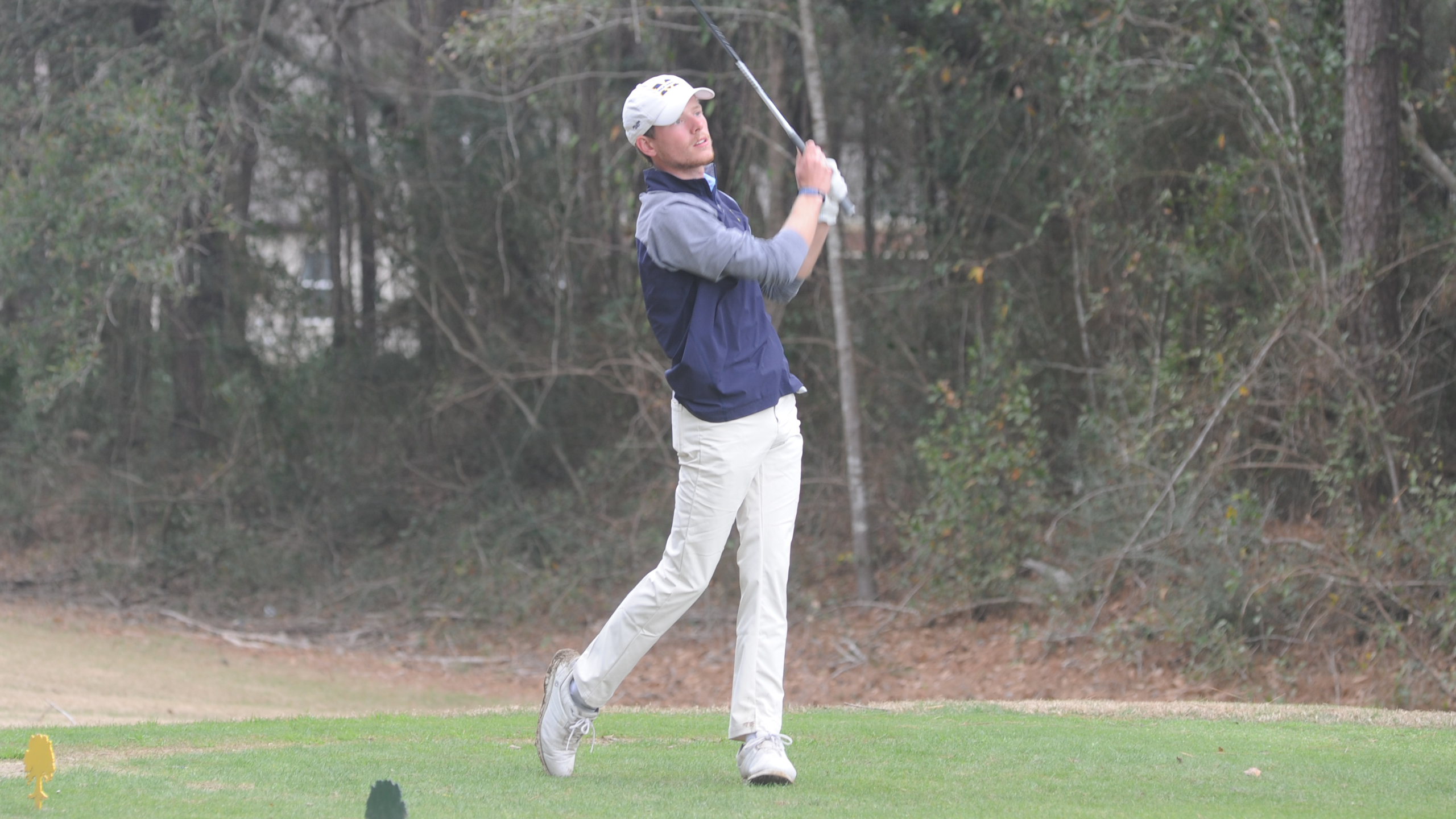 No. 1 Bulldogs lead by 14 at Hart Invitational