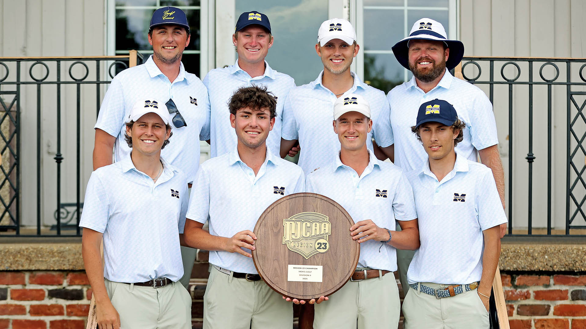 No. 1 Bulldogs stack another district title&nbsp;