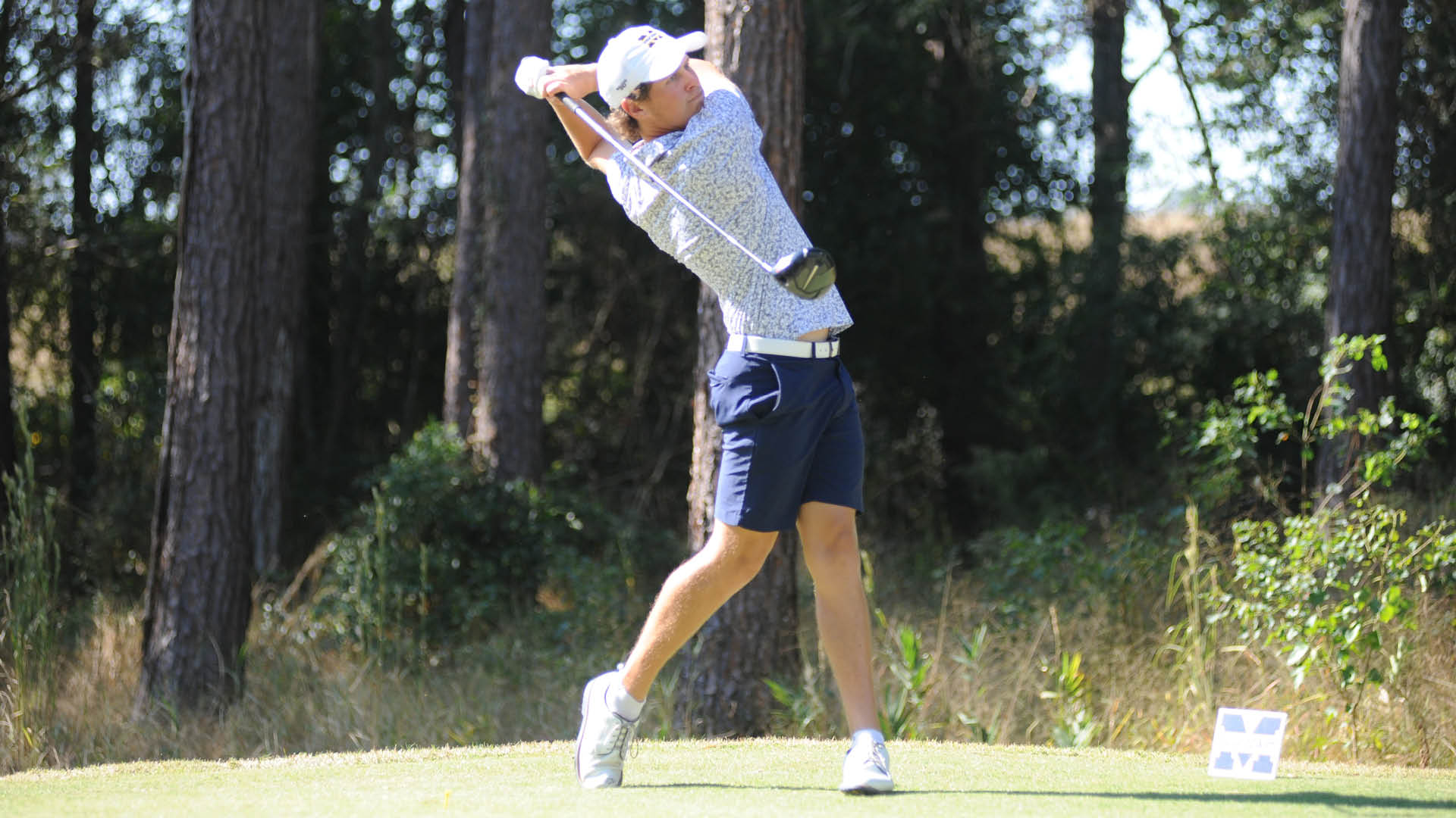 No. 1 Bulldogs lead even after horrid start