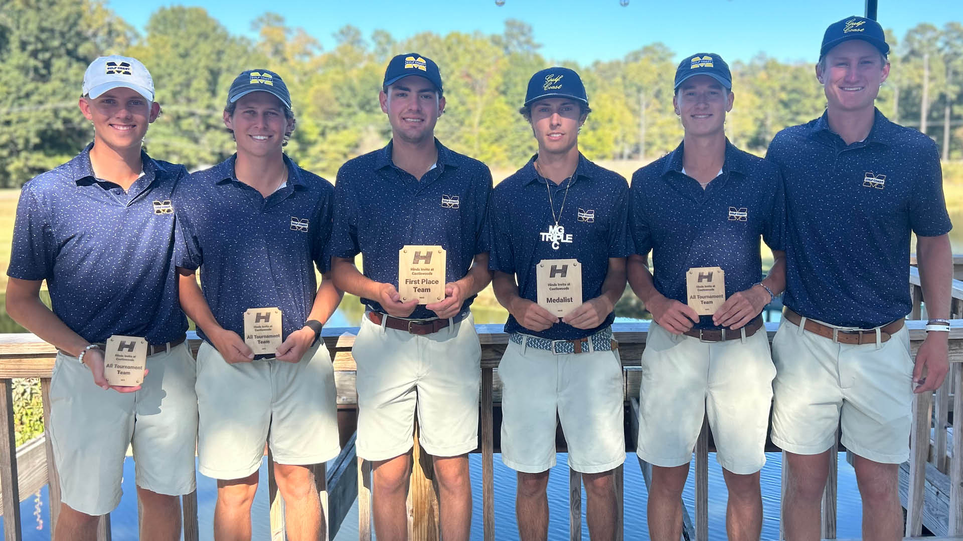 No. 1 Bulldogs sprint away from field