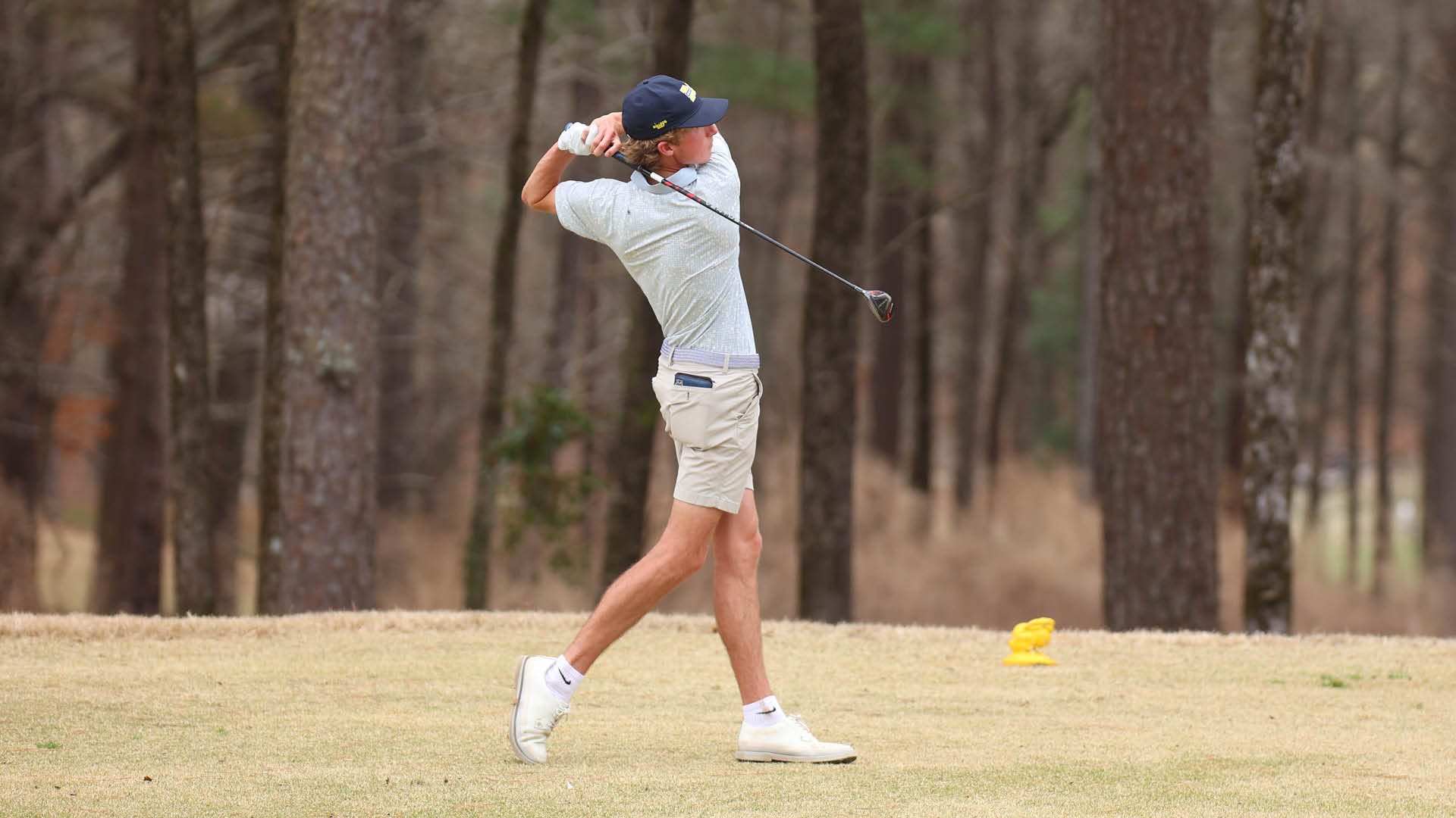 No. 1 Bulldogs move up in final round