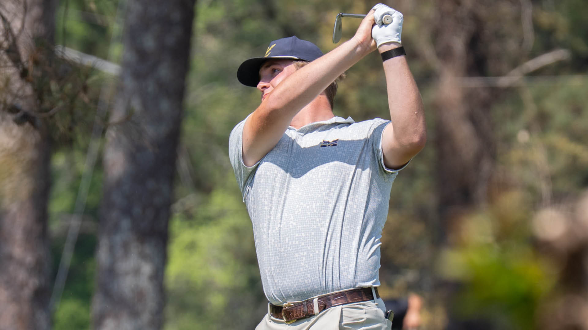Owensby&rsquo;s 64 fires No. 3 Bulldogs to lead after 18