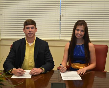 MGCCC tennis signees Sam Blackburn (left) and Hannah Wegner.