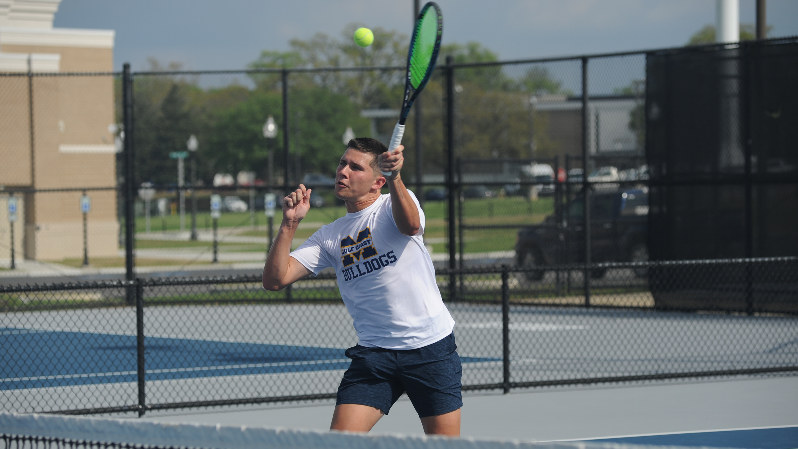 No. 14 Bulldogs sprint past Holmes