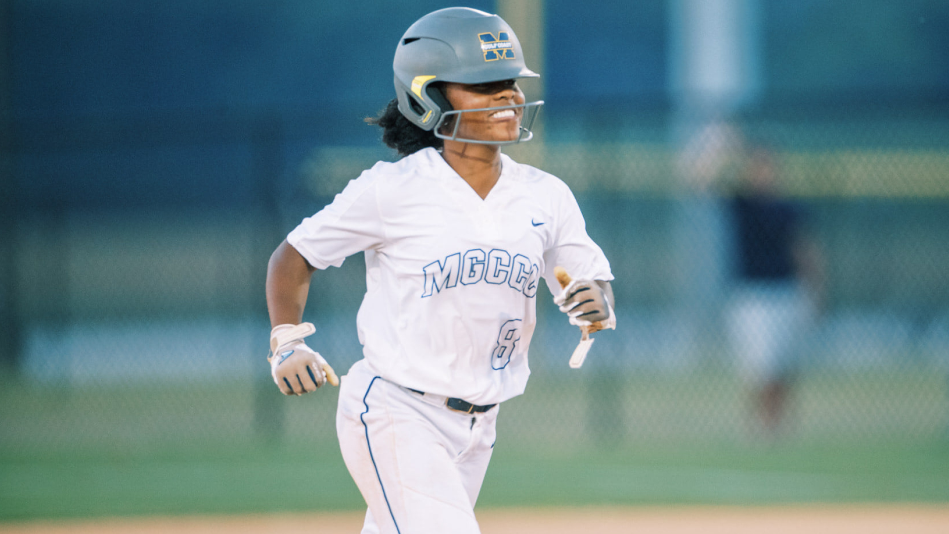 Jones&rsquo; homer gets redemption, staves off elimination