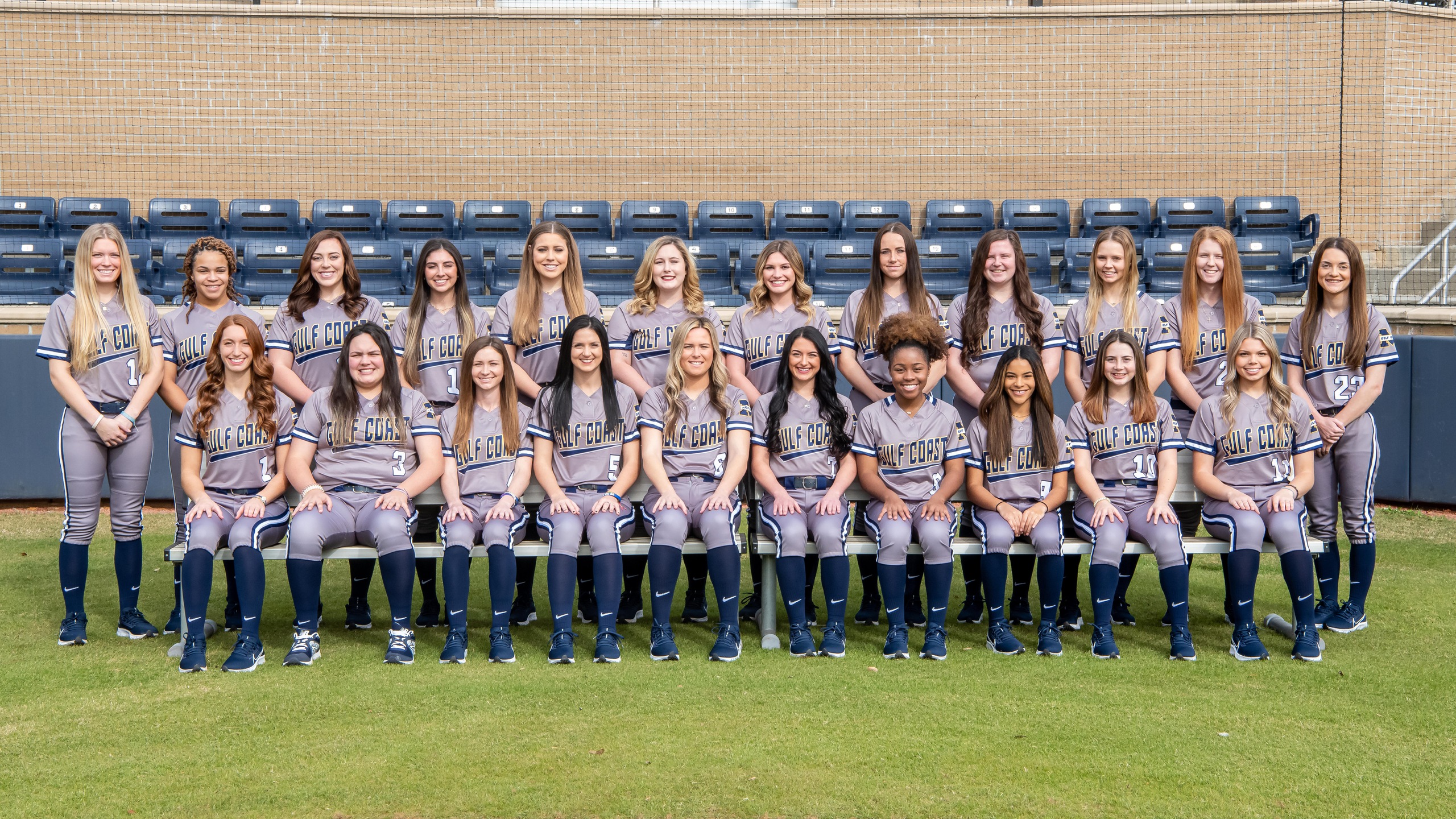 No. 8 Bulldogs win twice more in Texas