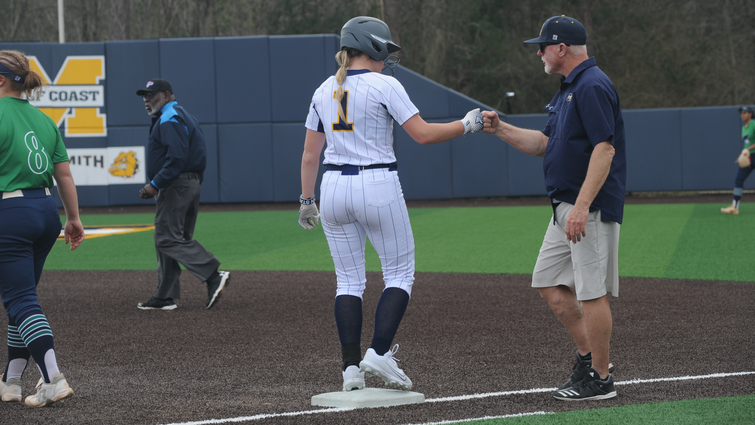 Bulldogs jump to 5th after sweep