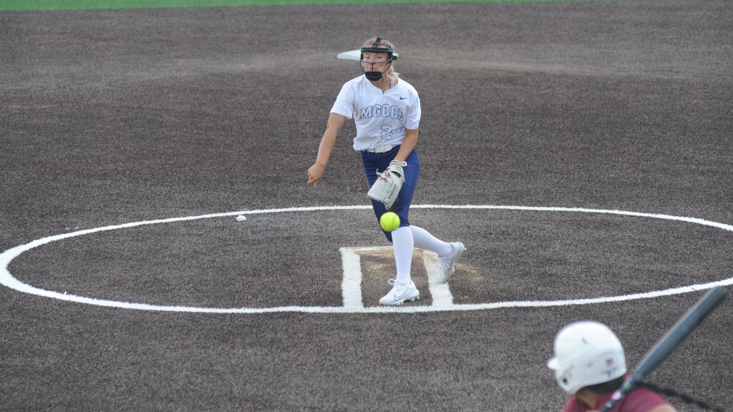 Bulldogs split with No. 4 NWCC, clinch playoff spot
