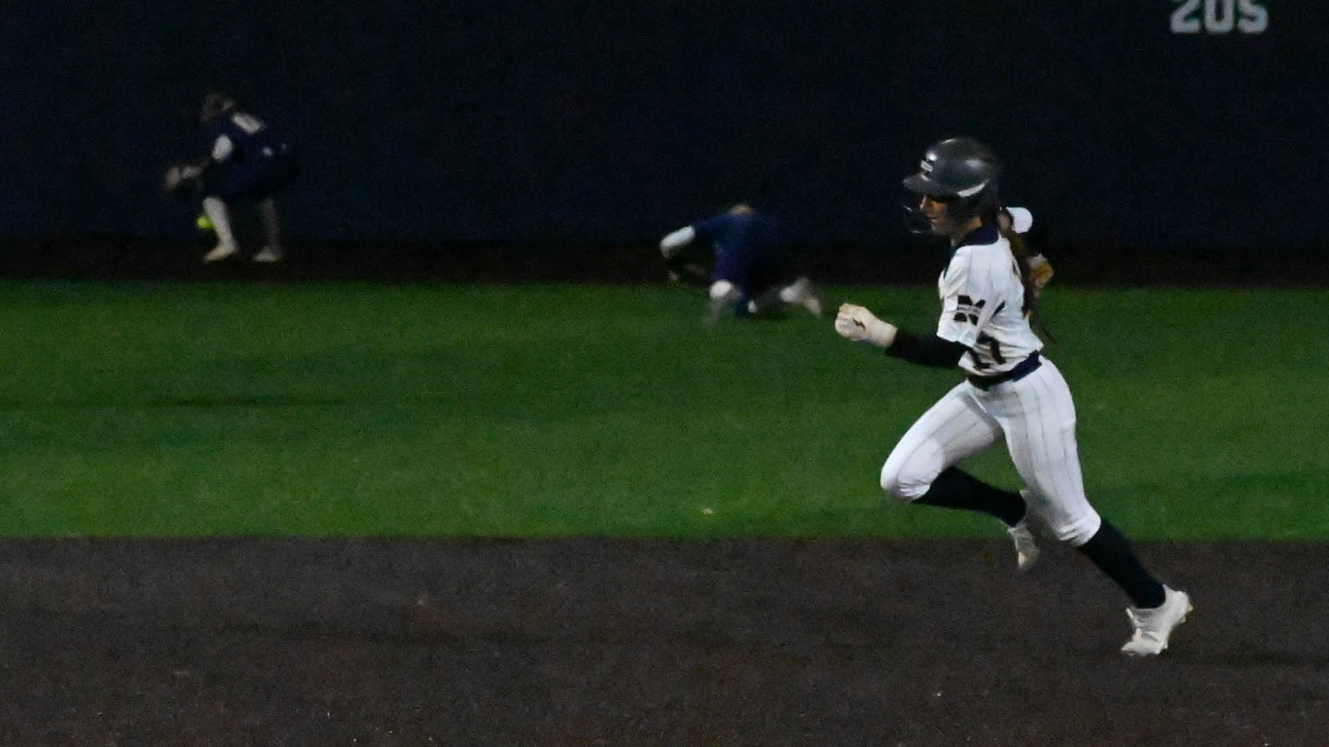 No. 22 Bulldogs sweep No. 7 LSU-E