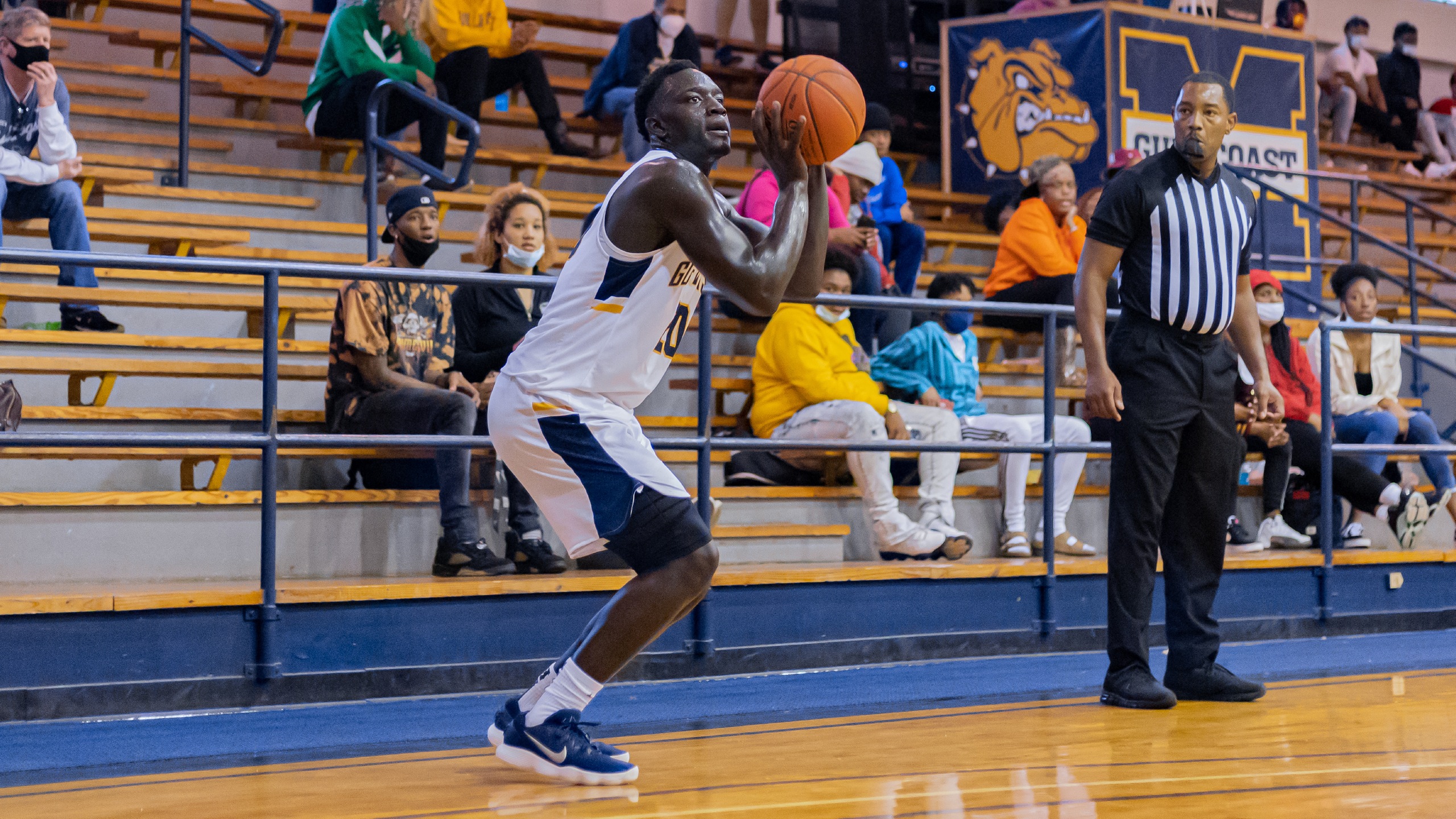 Gulf Coast men open MACCC play with a W
