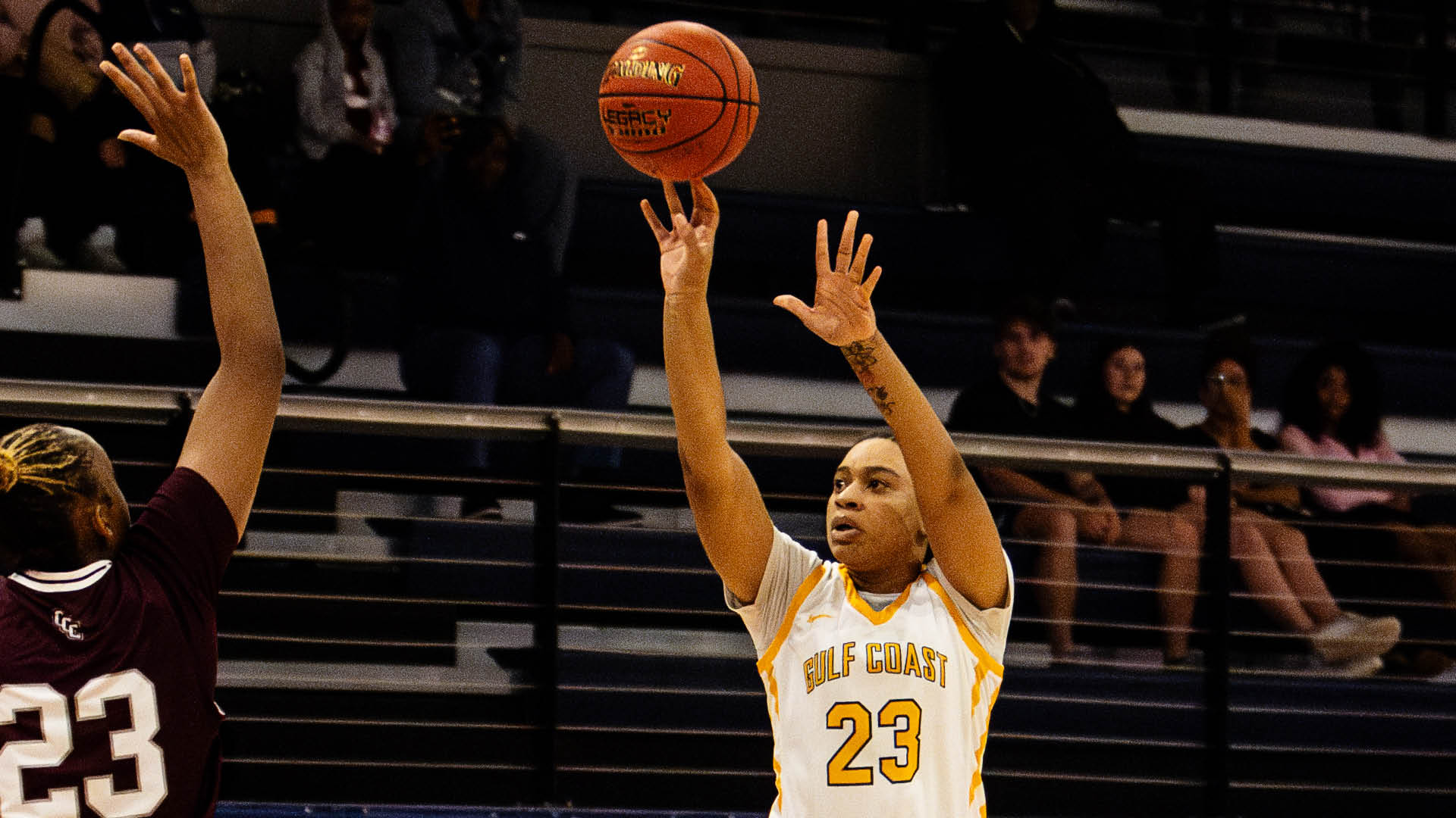 Bulldogs blast Holmes to advance