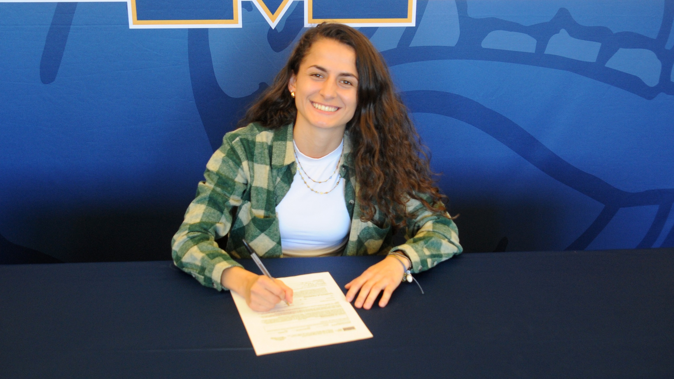 Gonzalez signs at ENMU