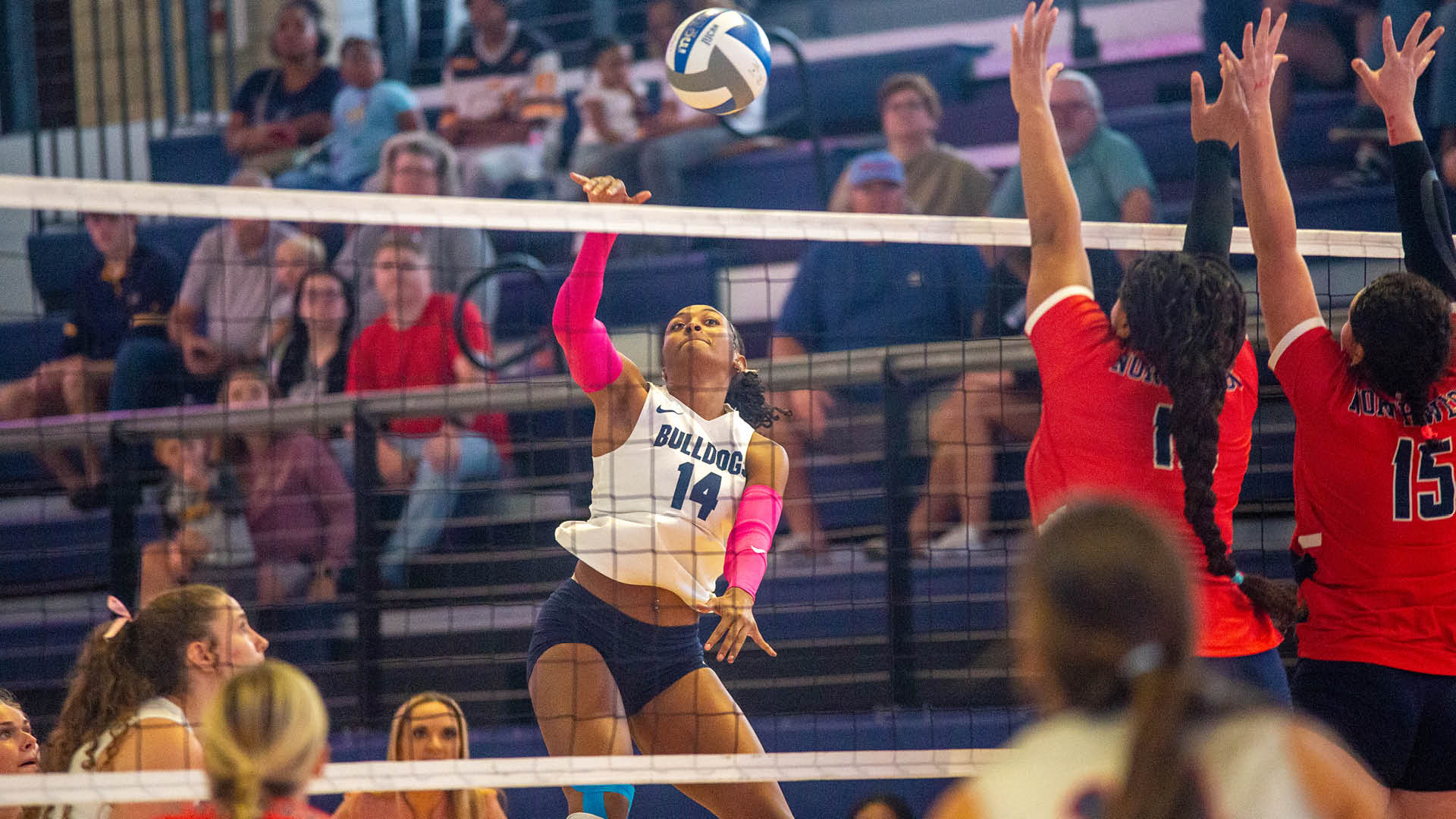Bulldogs move into 4th-place tie